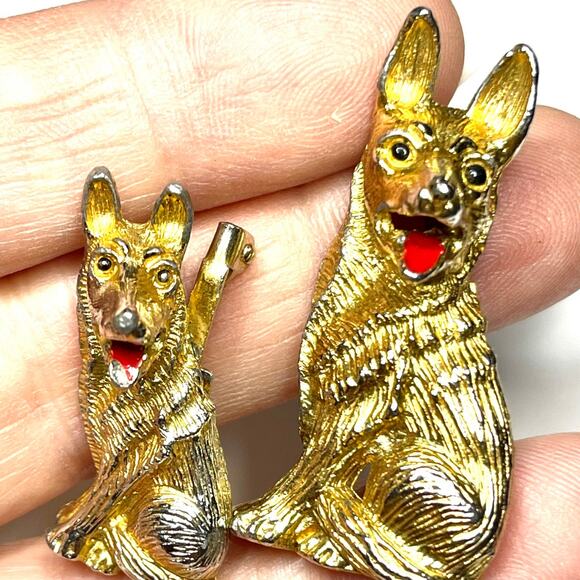 VINTAGE Brooch SIGNED Vtg German Shepherd Costume Jewelry Animal Dog Lot m09 - Picture 1 of 5